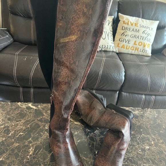 Boot 👢 - Picture 1 of 2